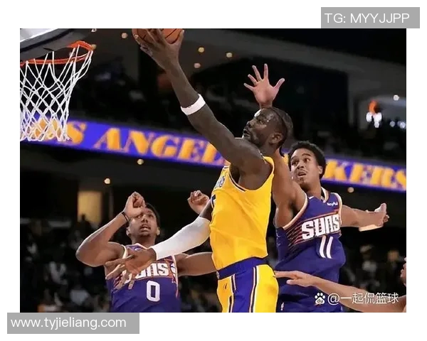 雷霆队与太阳队激战正酣球迷期待精彩对决与绝妙表现